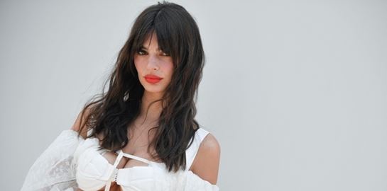 H Emily Ratajkowski στη Νέα Υόρκη με τα απολύτως απαραίτητα