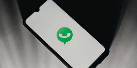 Το νέο τρικ για να κάνεις &#39;αδιάβαστο&#39; το &#39;διαβάστηκε&#39; στο WhatsApp