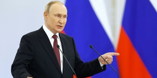 Τώρα ο Putin ζητάει από τους Ρώσους να κάνουν παιδιά για να επιβιώσει το έθνος τους