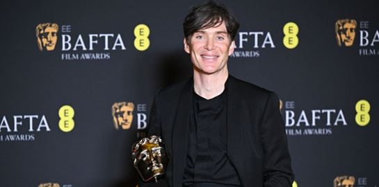 Σχεδόν κι εμείς συγκινηθήκαμε με τον λόγο του Cillian Murphy στα βραβεία BAFTA