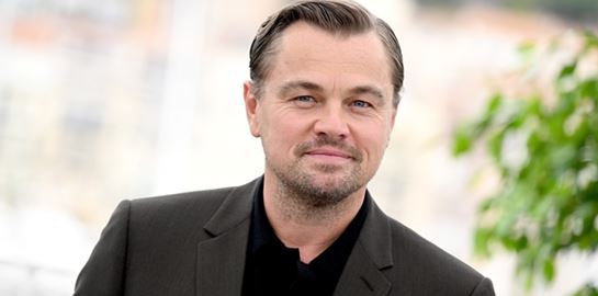 Ένα μοντέλο του Playboy &#39;καίει&#39; τον Leonardo DiCaprio