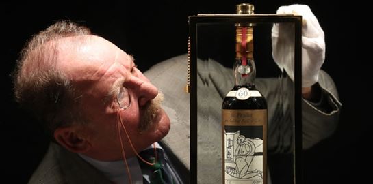 Αυτό το ουίσκι μόλις έσπασε το παγκόσμιο ρεκόρ δημοπρασίας