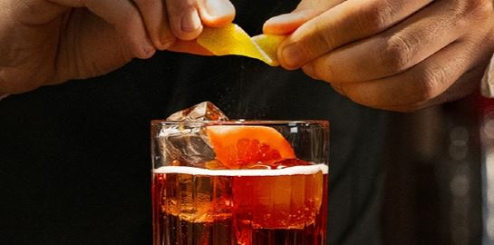 #CheersForTheCause: Το Campari και το μεγαλύτερο tip που δόθηκε ποτέ σε μπαρ