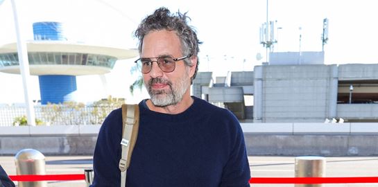 To άψογο flight outfit του Mark Ruffalo