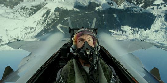 O Tom Cruise πιλοτάρει μαχητικό στο Top Gun: Maverick