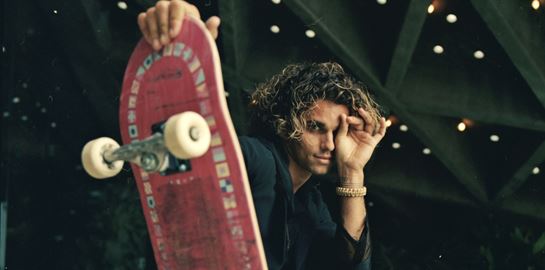 Ο "βασιλιάς" του Instagram Jay Alvarrez