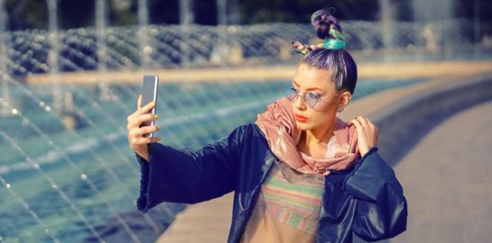 Βοηθός Influencer: Η χειρότερη δουλειά στον κόσμο