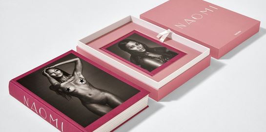 Naomi: Ένα πολυτελές λεύκωμα για τη Μαύρη Γαζέλα της μόδας