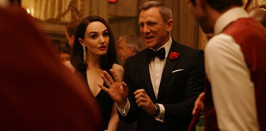 Ο Daniel Craig είναι ένας άλλος James Bond στο Saturday Night Live