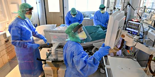 Τι ακριβώς προκαλεί ο κορονοιός στο ανθρώπινο σώμα