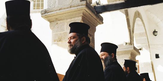 Λειτουργίες 50 ατόμων εν μέσω πανδημίας προτείνουν οι Μητροπολίτες