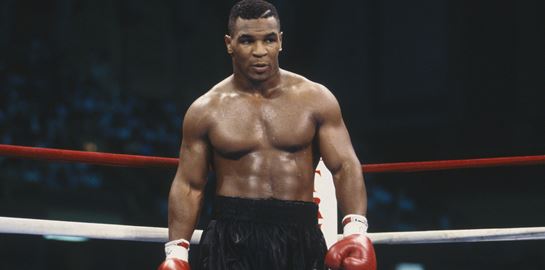 O Mike Tyson μπαίνει και επίσημα ξανά στο ρινγκ