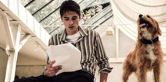 Ο γιος του Alain Delon πρωταγωνιστεί στo νέo Mango Man editorial