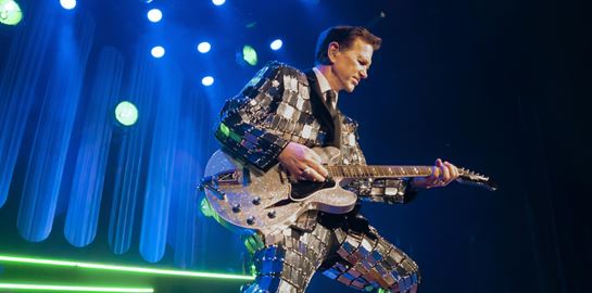 O Chris Isaak έρχεται για ένα special show στην Αθήνα