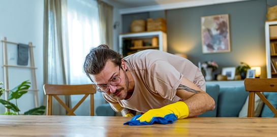 Μύθοι και αλήθειες για τη σκόνη για να την ξεφορτώνεσαι πιο εύκολα