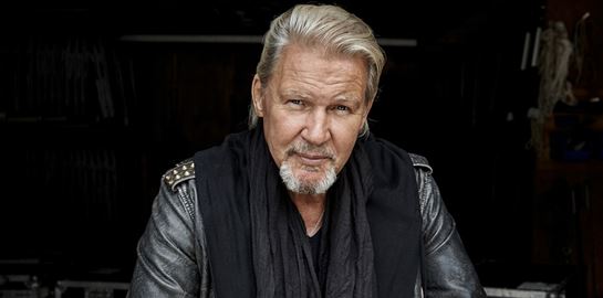 Ο θρύλος της Eurovision Johnny Logan έρχεται για πρώτη φορά στην Ελλάδα