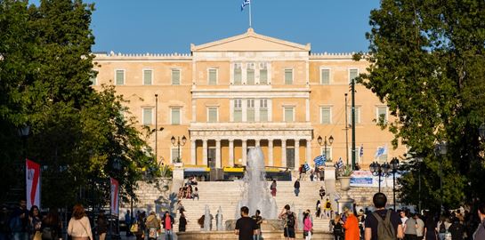 Γιατί η πλατεία Συντάγματος θα γίνει γήπεδο ποδοσφαίρου