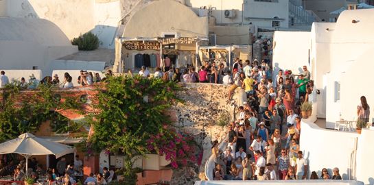 Υπάρχει άραγε τρόπος για να ηρεμήσουμε από τον υπερτουρισμό;