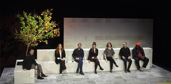 Πώς απαντάμε στην κρίση της δημοκρατίας;