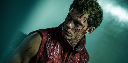 Πώς ο Bill Skarsgård &#39;έχτισε&#39; το απίστευτο κορμί που βλέπουμε στο Boy Kills World