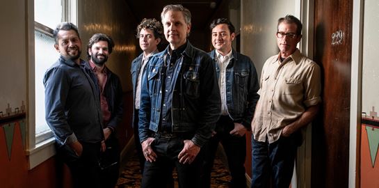 Ένα roadtrip με τους Calexico