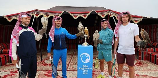 Djokovic, Tσιτσιπάς, Alcaraz και Dimitrov έπαιξαν τένις πάνω σε καμήλες στη Ντόχα και δεν κάνουμε πλάκα (video)