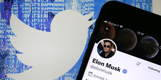 Ο Elon Musk βάζει στον πάγο την εξαγορά του Twitter