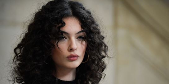 Deva Cassel, υποκλινόμαστε