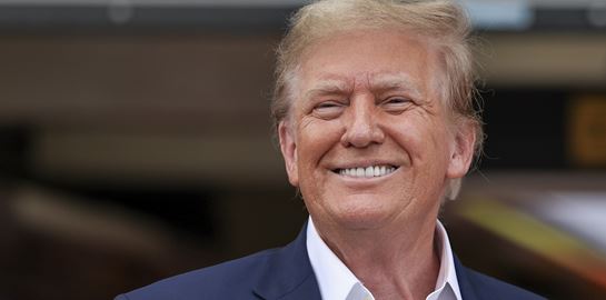 Σε άλλα νέα, σύμφωνα με τον Trump οι παράνομοι μετανάστες &#39;δημιουργούν στρατό&#39; για να επιτεθούν στους Αμερικανούς