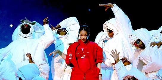Αγαπητή Rihanna, χρειαζόμασταν αυτήν την επιστροφή