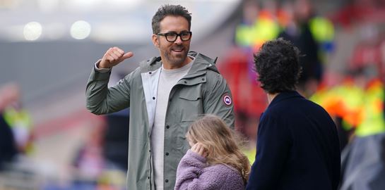 Μετά την ουαλική Ρέξαμ, ο Ryan Reynolds επενδύει σε μία ακόμη ποδοσφαιρική ομάδα
