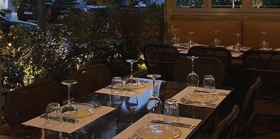 Στο ολόφρεσκο IAMA θα ξαναερωτευθείς την ελληνική κουζίνα