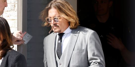 Το απίθανο ποσό που στοιχίζει μία θέση στη δίκη του Johnny Depp