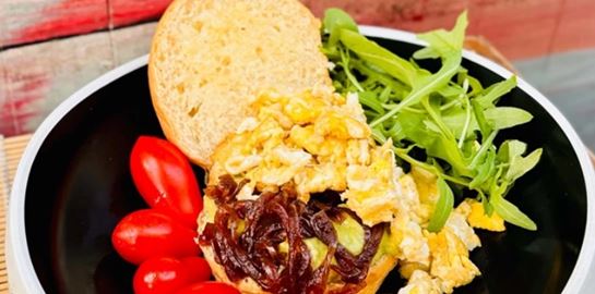 Tiki Bar ή αλλιώς όταν το brunch συνάντησε την πολυνησιακή κουλτούρα