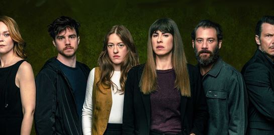 &#39;Μαύροι Πίνακες&#39;, η σειρά που έγινε viral μέσα σε ένα βράδυ