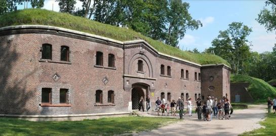 Για κάποιο λόγο, ο κόσμος κάνει σεξ σε αυτό το πολωνικό μουσείο