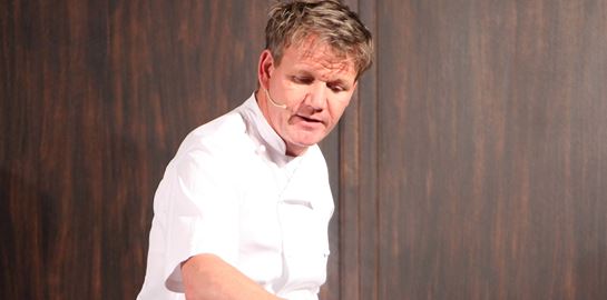 Για τον Gordon Ramsay το να είσαι μπαμπάς 6 παιδιών είναι σα να διευθύνεις εστιατόριο χωρίς να πηγαίνει κανείς σπίτι
