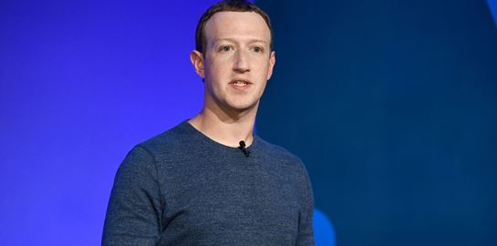 Ο Mark Zuckerberg στο εξής θα εκτρέφει βοοειδή με μπύρα και άλευρα από μακαντέμια