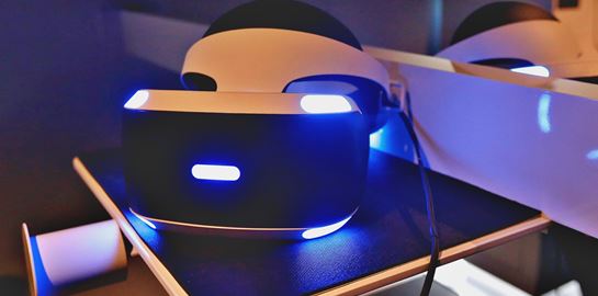 Μία πρώτη ματιά στη VR κάσκα του PlayStation 5