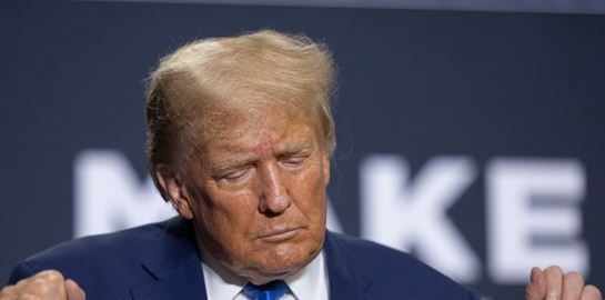 Σε άλλα νέα, ο Donald Trump νομίζει πως είναι ένας άλλος Nelson Mandela