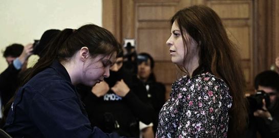 Η ιστορία της Ιταλίδας αντιφασίστριας Ilaria Salis που δικάζεται αλυσοδεμένη στην Ουγγαρία