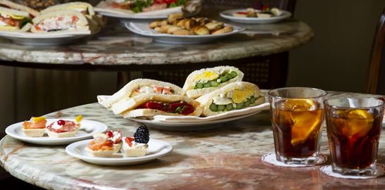 Αperitivo με τέλεια σάντουιτς