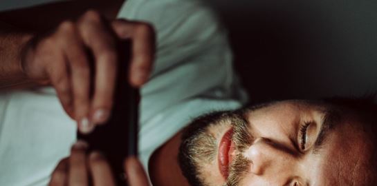 Πώς να κρατήσεις τα μάτια σου υγιή με τη νέα λειτουργία του iPhone