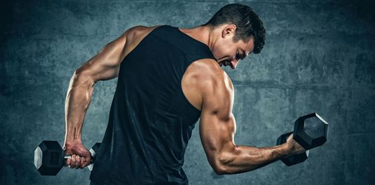 Χτίζοντας δύναμη και μύες με βαράκια