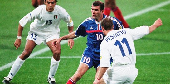 Όλες οι στιγμές που έκαναν το Euro 2000 το καλύτερο τουρνουά στην ιστορία