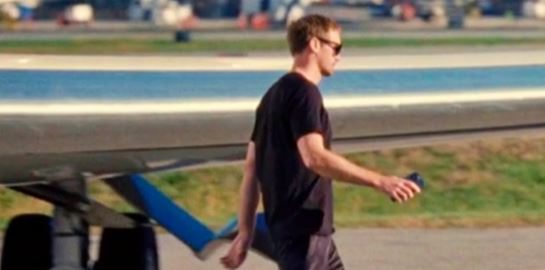 Γιατί τόσοι άντρες κυκλοφορούν χωρίς παπούτσια;