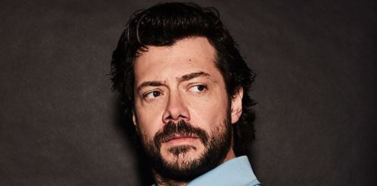 Ο Álvaro Morte και το μούσι του El Profesor