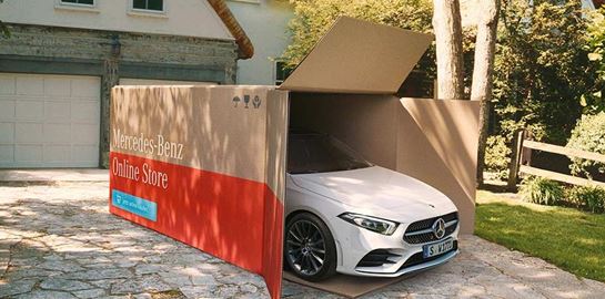 H Mercedes κάνει delivery τα νέα της αυτοκίνητα