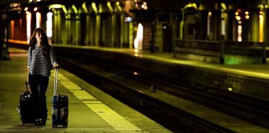 Η βαλίτσα που φορτίζει smartphone και laptop εν κινήσει