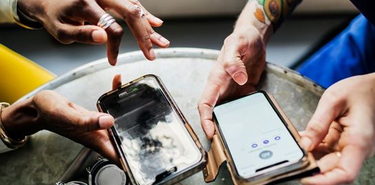 To τρικ για να αλλάζεις τα μηνύματα στο WhatsApp